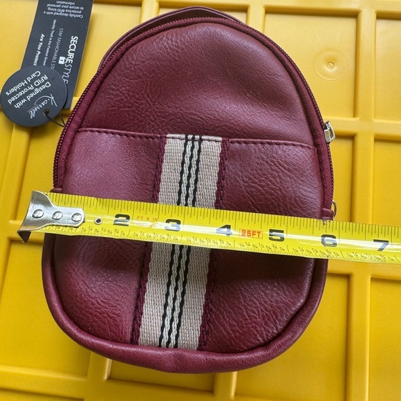 Burgundy Crossbody secure style Bag - Picture 9 of 10